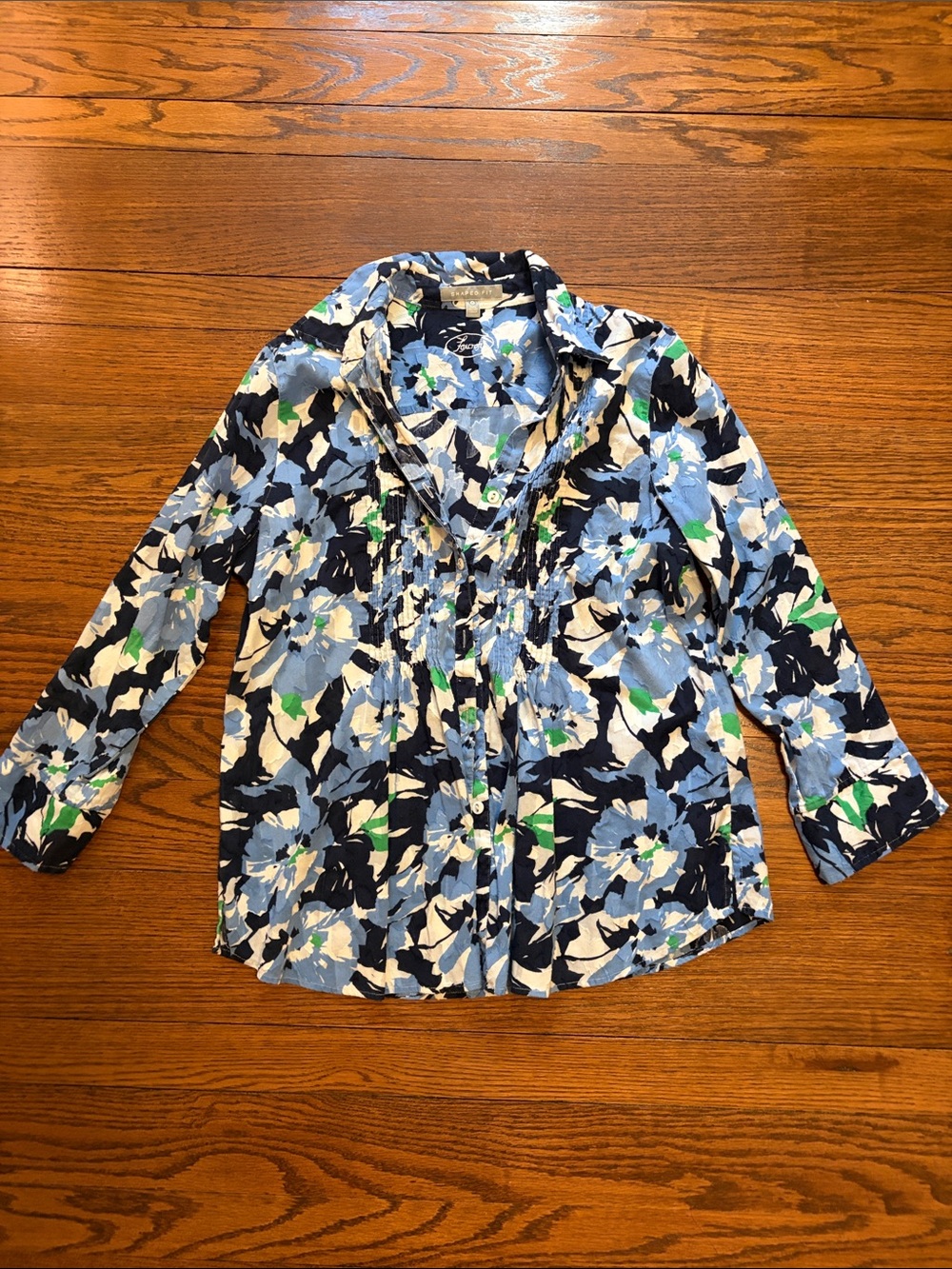 Foxcroft Shaped Fit beautiful floral wrinkle-free iron free button-down size 10